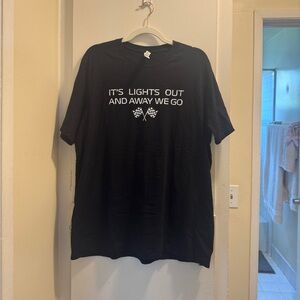 Unisex - Lights Out And Away We Go T-shirt | Size: XL